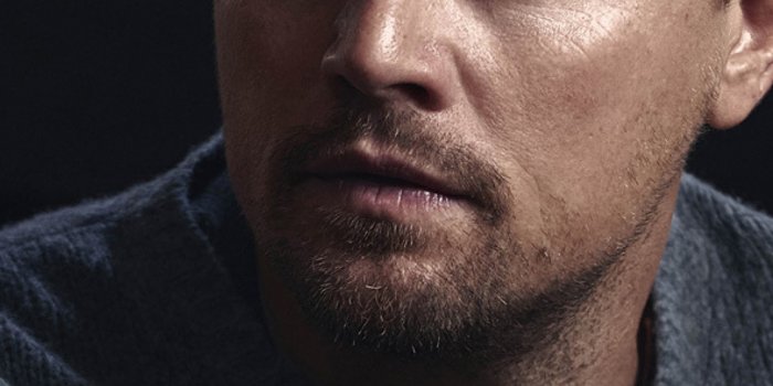 1125x2436 hh91-leonardo-dicaprio-sweater-dark