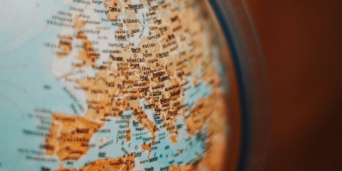 3840x2400 Download wallpaper 3840x2400 globe