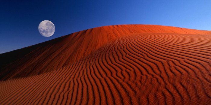 1920x1200 Windows XP - Red moon desert [1920x1200