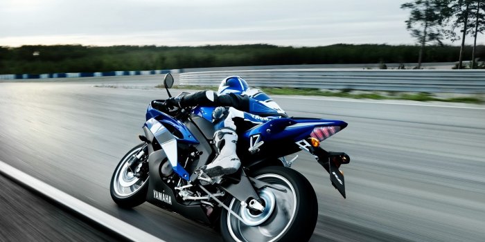 1600x1200 Yamaha Motorcycle Ultra HD Desktop