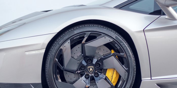2048x2048 mx30-lamborghini-car-wheel-nice-city