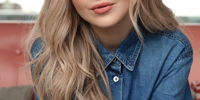 1280x2120 Download wallpaper 1280x2120 singer