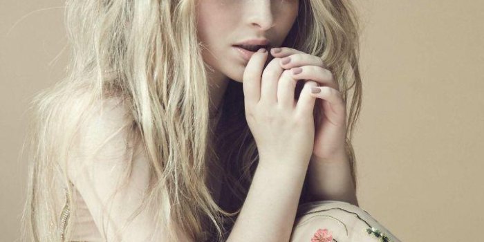 720x1280 Sabrina Carpenter Blonde Wallpapers