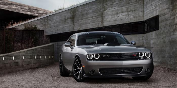 2560x1440 2015 Dodge Challenger Silver Wallpaper