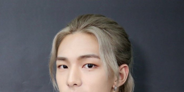 1024x2048 Hyunjin iPhone Wallpapers