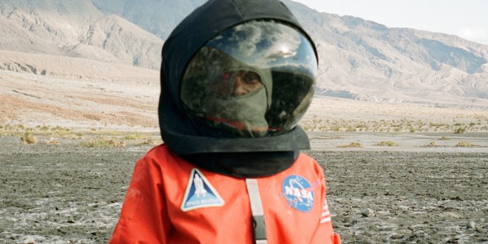 2048x1152 Daniel Caesar Desktop Wallpapers