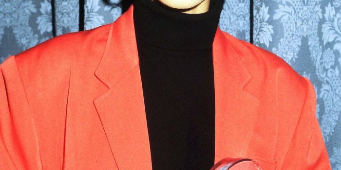 1600x2405 Sade's Signature Beauty Is More