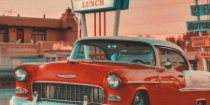 1000x1779 Classic Car With Vintage Phone
