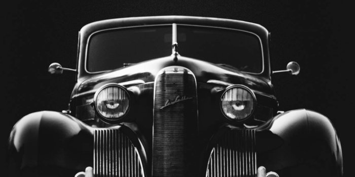 1143x1920 Vintage Classic Car Wallpaper
