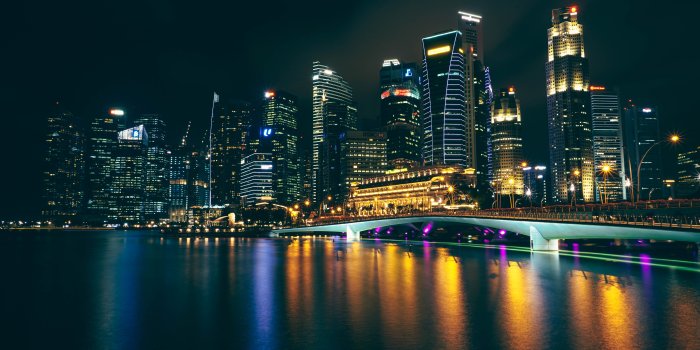 5908x3939 reflection of night city lights