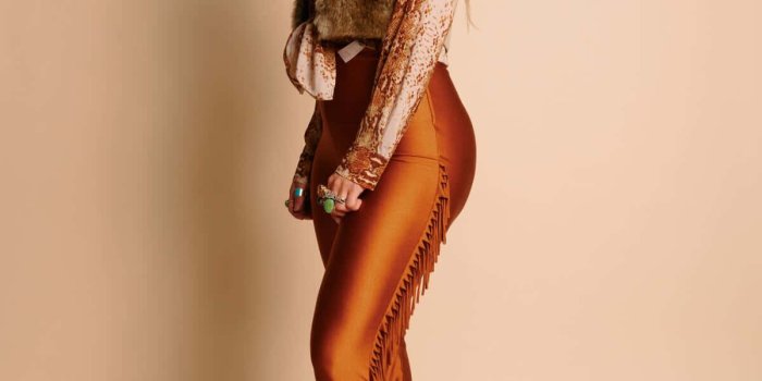 1200x1800 Lainey Wilson Country Music Artist