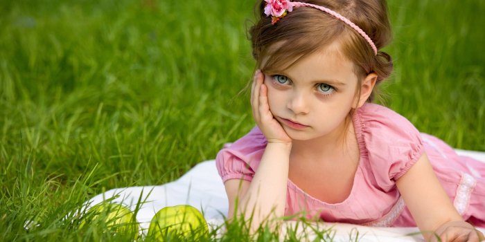 2560x1600 Little Girl Cute Baby Girl Wallpapers