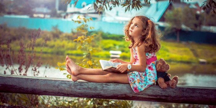 1920x1200 Little Girl Reading A Book Wallpaper,HD