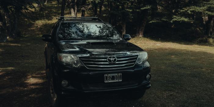 5568x3712 A Black Toyota Fortuner Parked near the