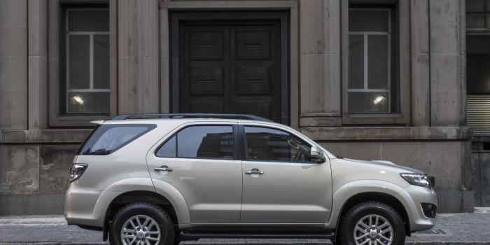 3000x2116 Stylish Toyota Fortuner SUV