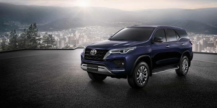 2560x1734 Updated Toyota Fortuner Unveiled