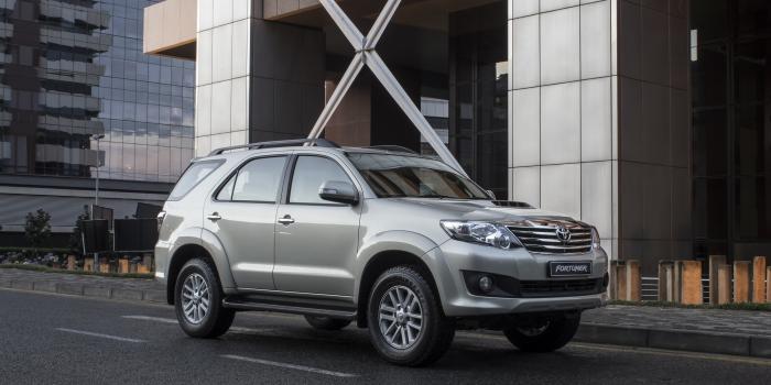 3000x2000 Toyota Fortuner HD Wallpaper - Sleek