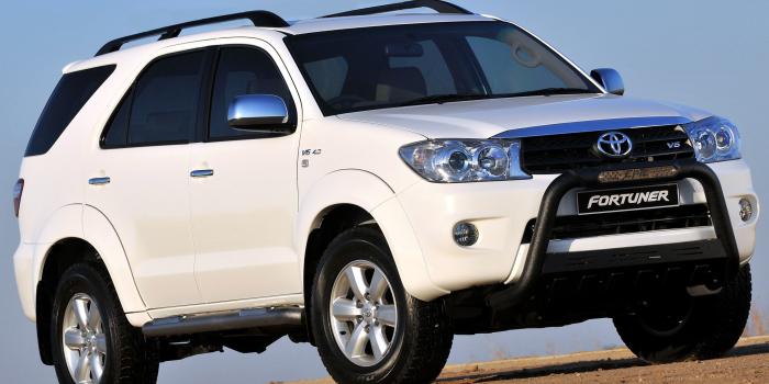 2048x1536 Toyota Fortuner Epic 2009 wallpapers