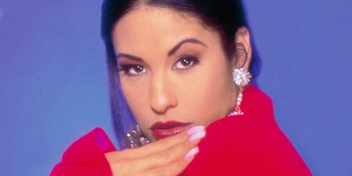 1520x1920 Glamorous Selena Quintanilla Wallpaper