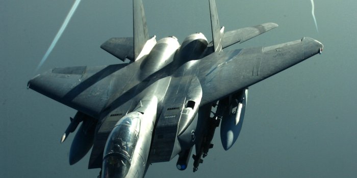 1960x3008 File:F-15 wingtip vortices.jpg