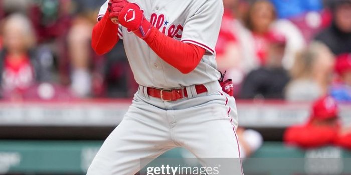 736x1104 Philadelphia Phillies bats