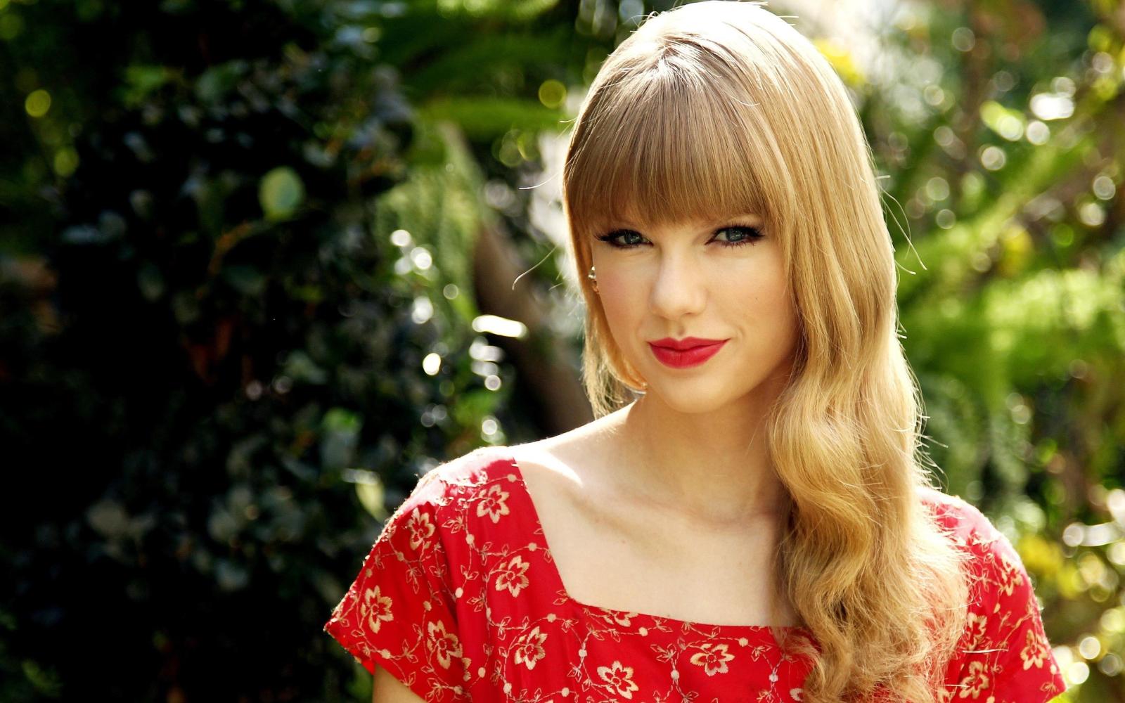 2880x1800 Taylor Swift for Red Wallpaper ID:2150