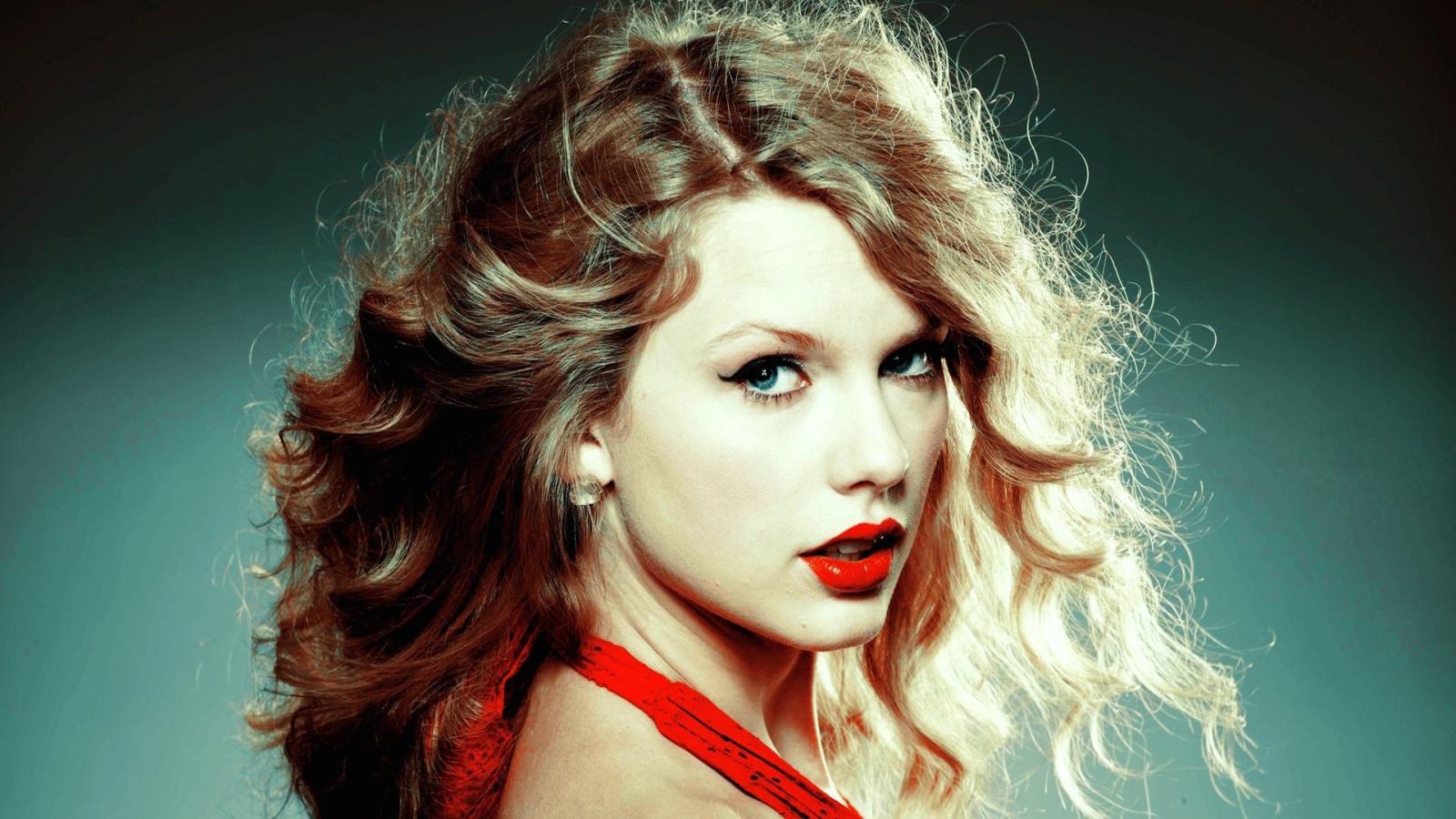 1920x1080 Stunning HD Wallpaper of Taylor Swift