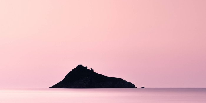 1920x1920 Aesthetic Ipad Pink Sea Wallpaper