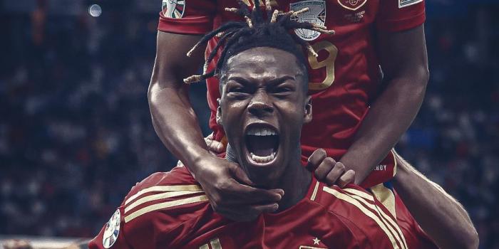 946x2048 Lamine Yamal x Nico Williams