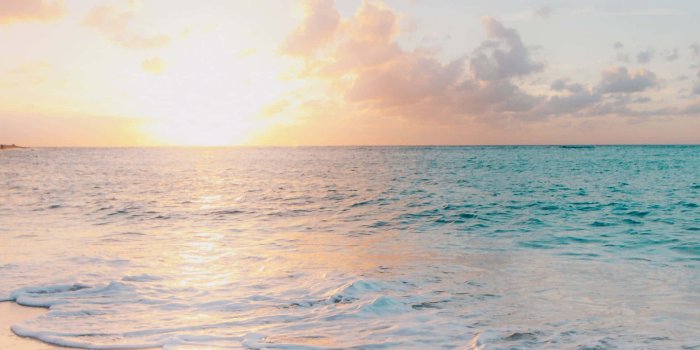 1920x1920 100+] Aesthetic Preppy Beach Wallpapers