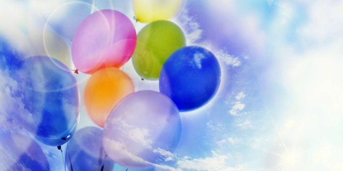 1600x1200 Colorful Balloons in the Sky - HD Wallpaper