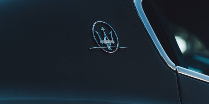 1281x1920 Black Maserati Logo Wallpaper