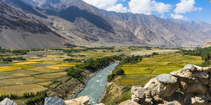 1600x900 Tajikistan River Valley Wallpaper