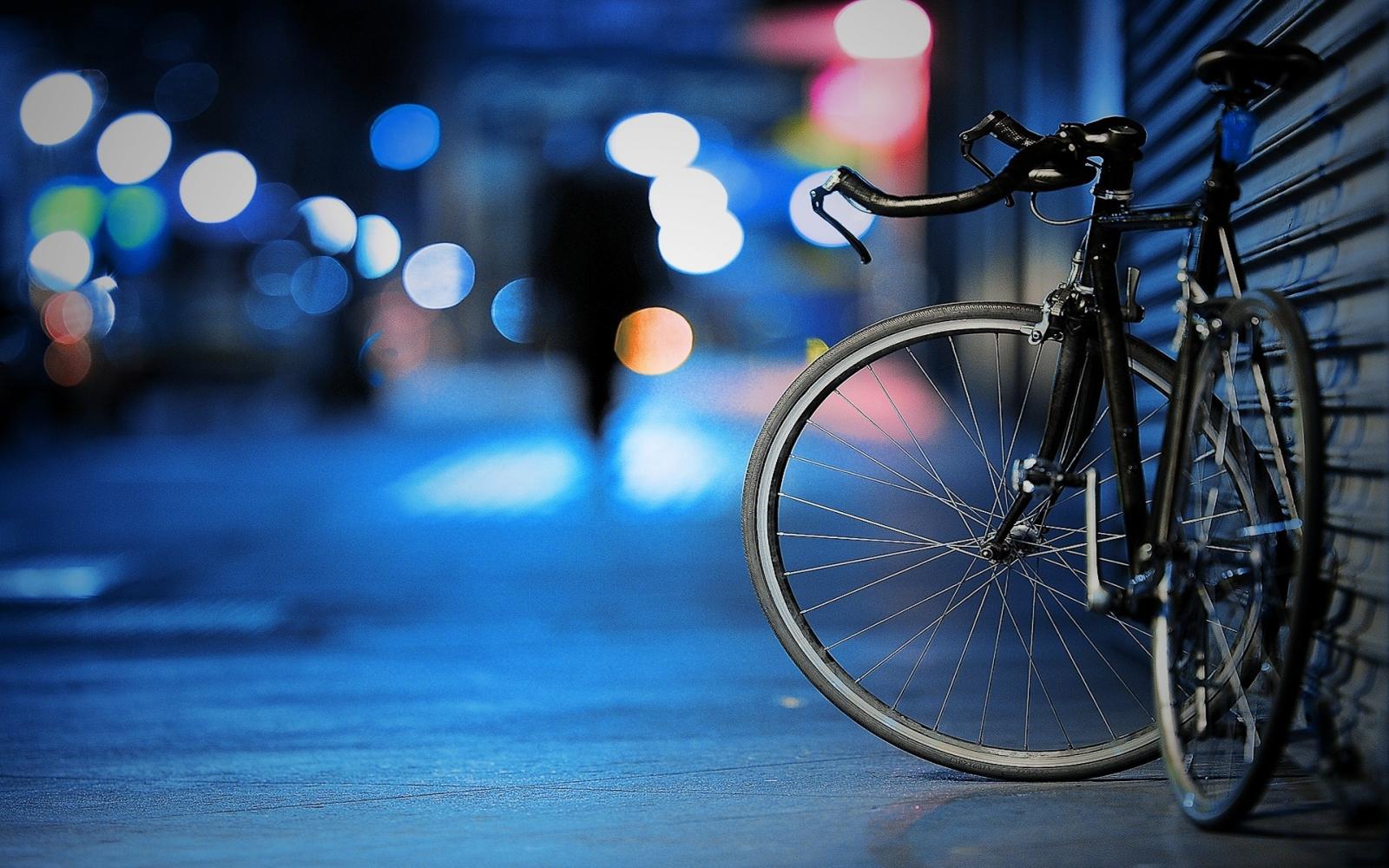 1920x1200 Urban Ride: 4K Ultra HD Bicycle Wallpaper
