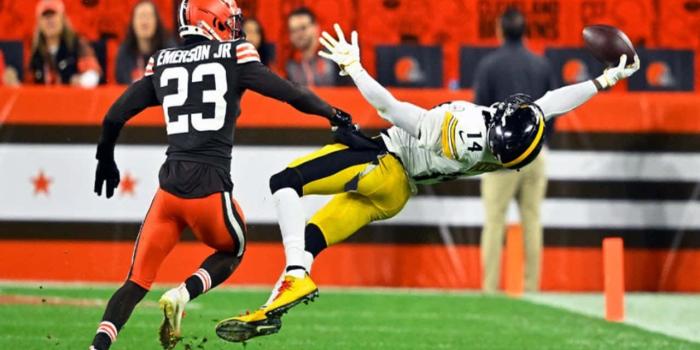 1280x720 Incredible Catch Wallpaper