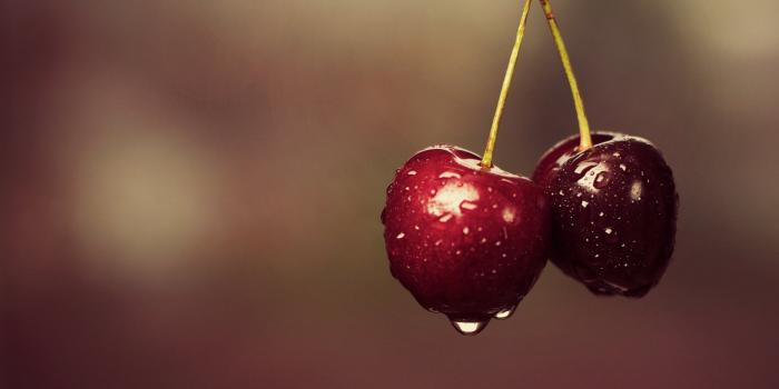 1920x1080 Juicy Cherries - A Delightful HD Wallpaper