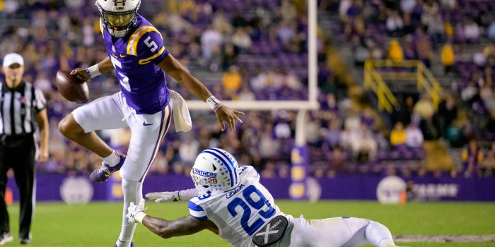 2560x1440 Jayden Daniels, the dazzling quarterback for LSU, is the AP college  football player of the year – NewsNation