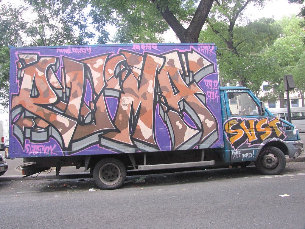 1024x768 Puma Graffiti Van | Denis