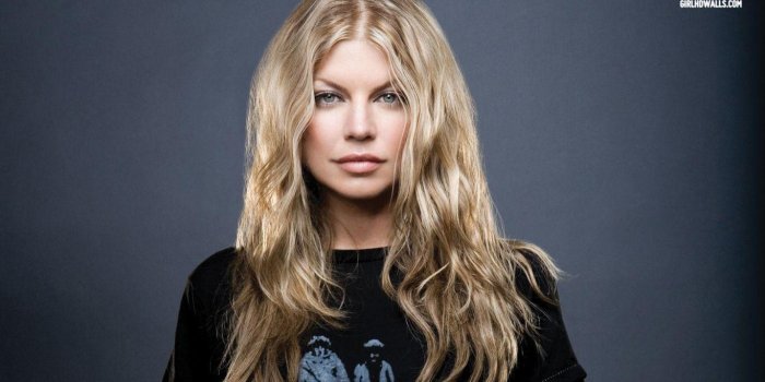 1366x768 Fergie Wallpapers