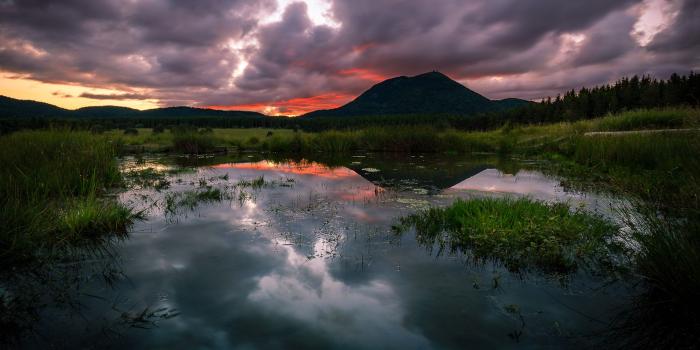 2560x1600 Sunset Sky With Dark Black Clouds Behind The Most Famous Volcano Of