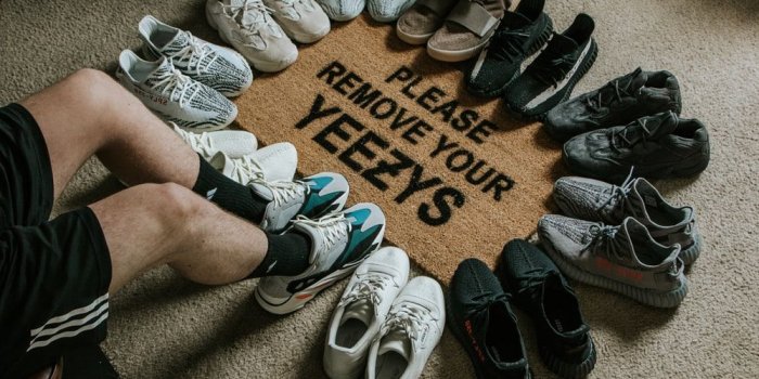 1000x800 Yeezy Boost 700 Pictures | Download Free Images on Unsplash