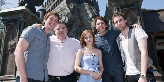 2637x2729 Harry Potter Cast Visits Hogwarts Castle Desktop Wallpaper