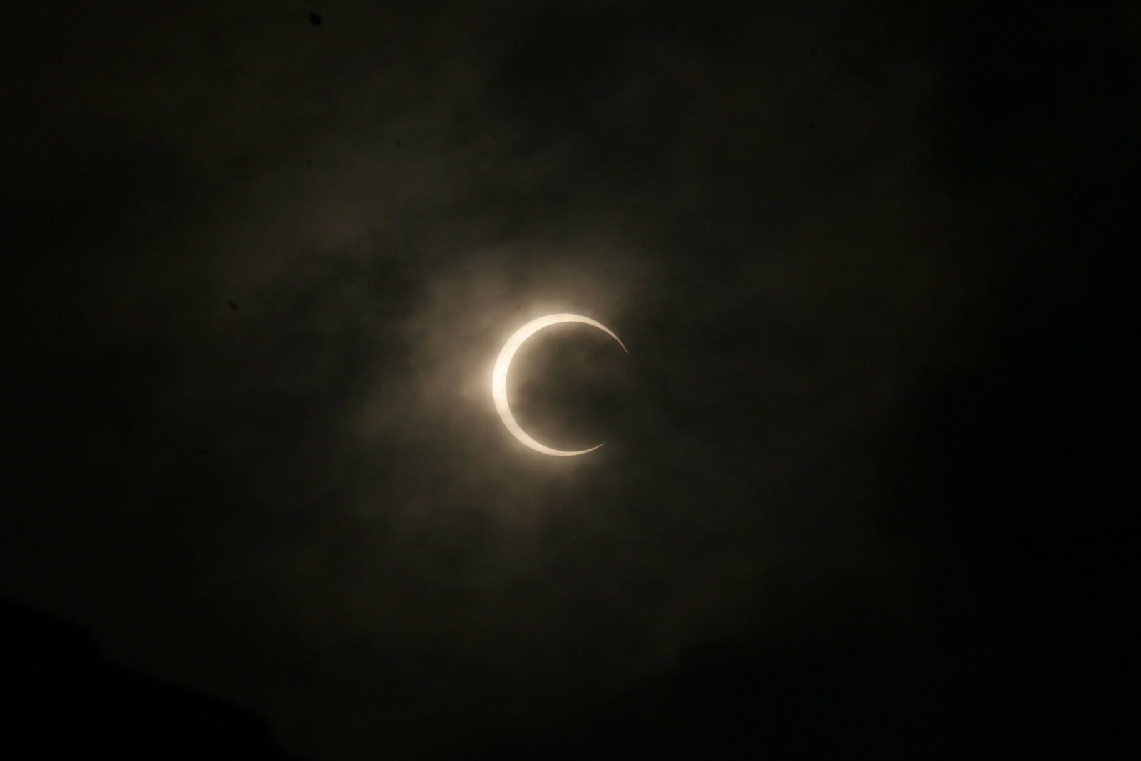 1600x1067 You Look At This Wallpaper, And You Could Be Forgiven - Moon, Hd