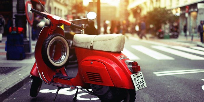 1985x1249 Scooter in city wallpaper