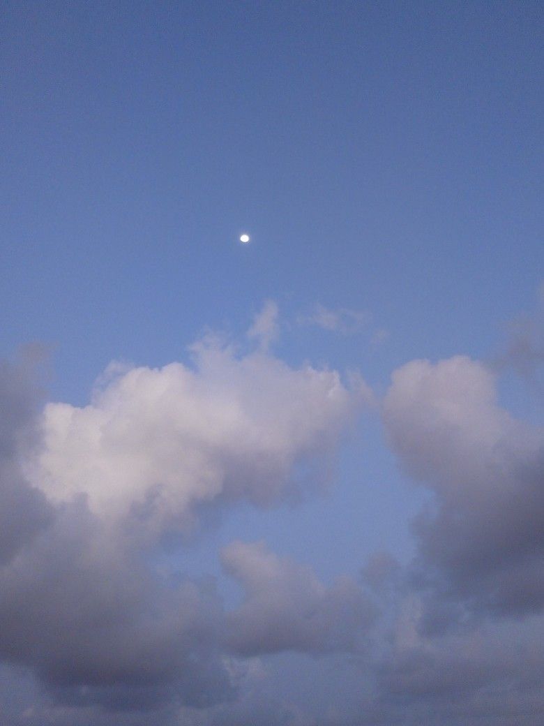 780x1040 Artsy Blue Aesthetic Wallpaper - Keshowazo