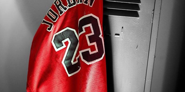 1680x1050 Red and black Michael Jordan 23 jersey shirt, sports, Michael Jordan