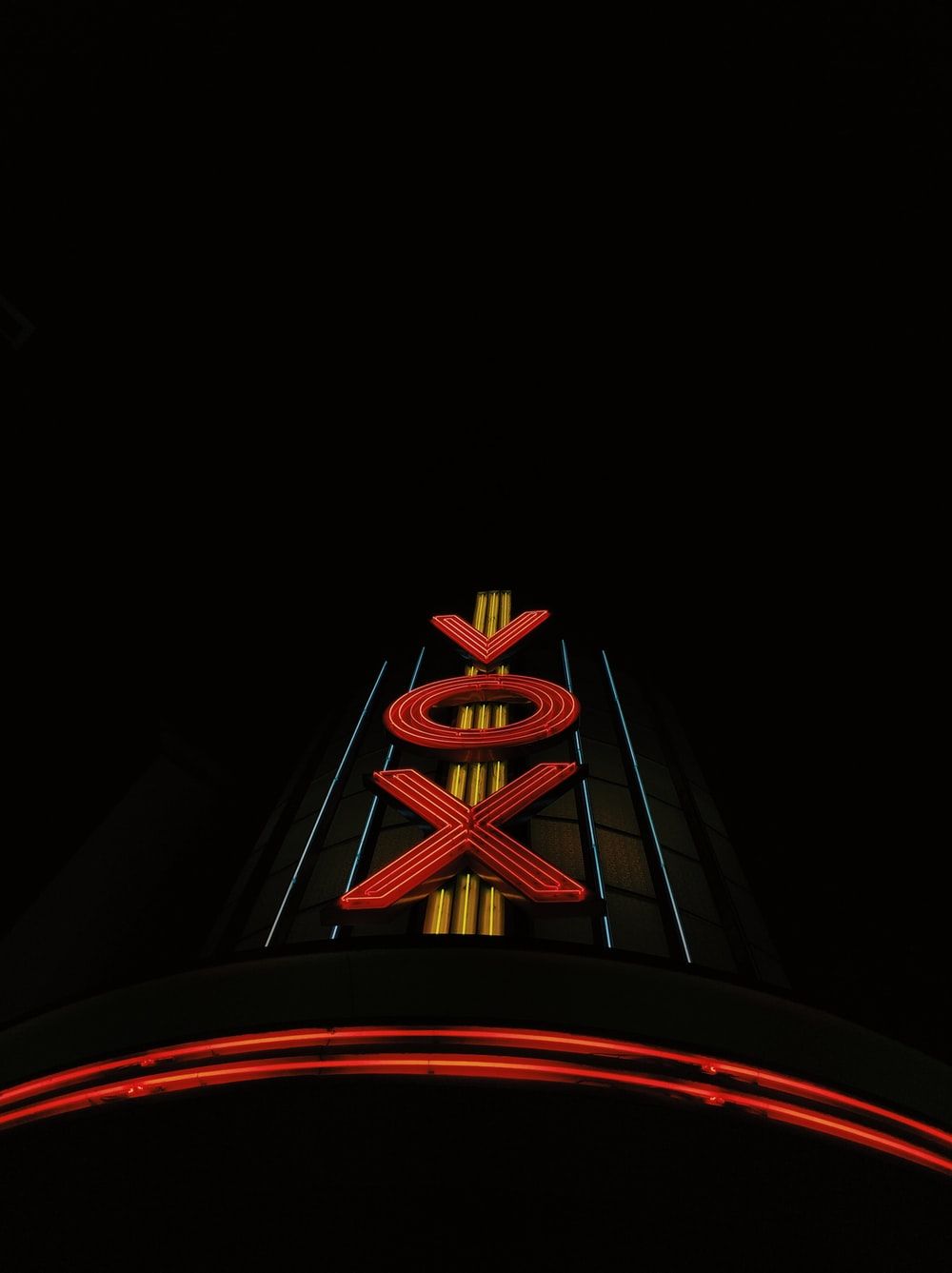 1000x1337 500+ Oled Pictures [HD] | Download Free Images on Unsplash