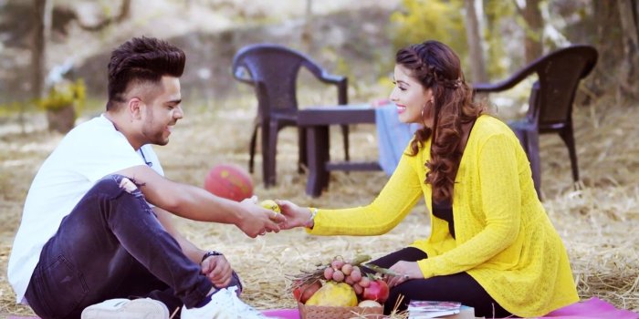 1920x1080 Cute Couple Sitting Together Wallpaper 02610 - Baltana