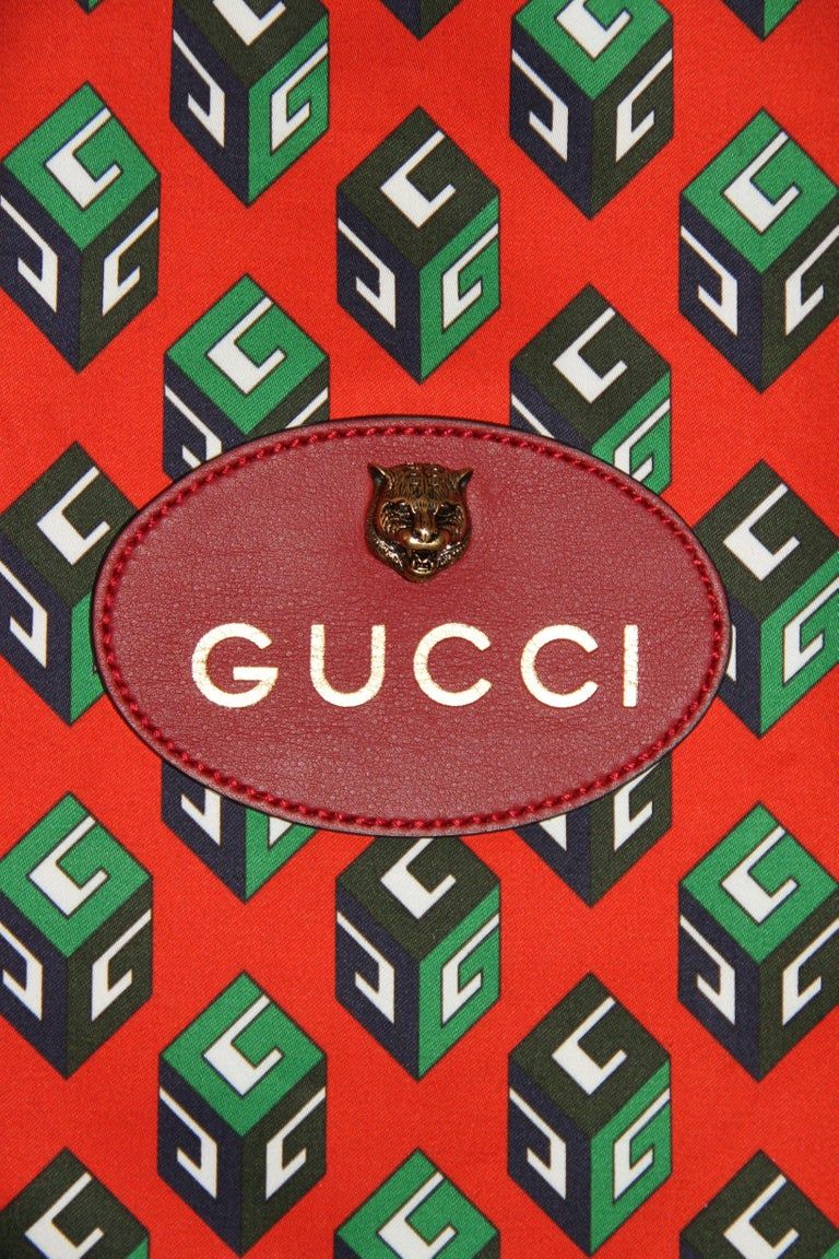 768x1152 Gucci Wallpaper Drawstring Backpack