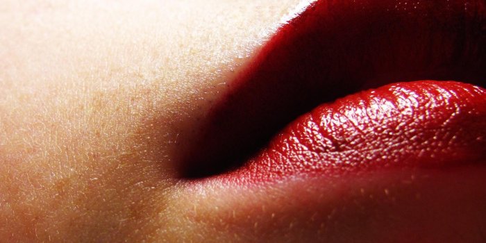 3840x2160 HD Red Lips Wallpapers